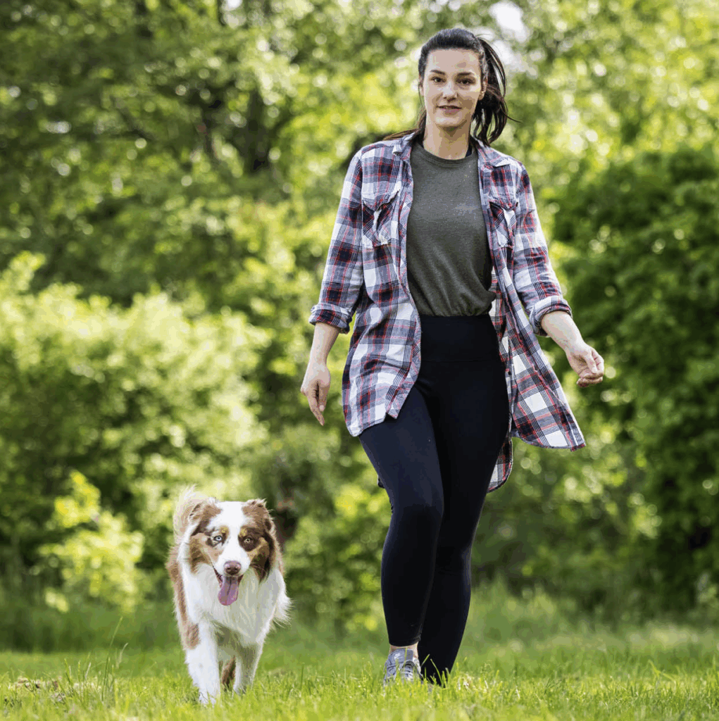 Der Online Kurs "Resilienz" hat mir viele gute Übungen gezeigt. Sie dienen uns oft als Ankerplatz an stressigen und hektischen Tagen. Für mich persönlich dient der Kurs aber auch als Konfrontation mit mir selbst und dem achtsamen Wahrnehmen meiner Gefühle und Gedankenmuster." Sina G. aus Wolfsburg