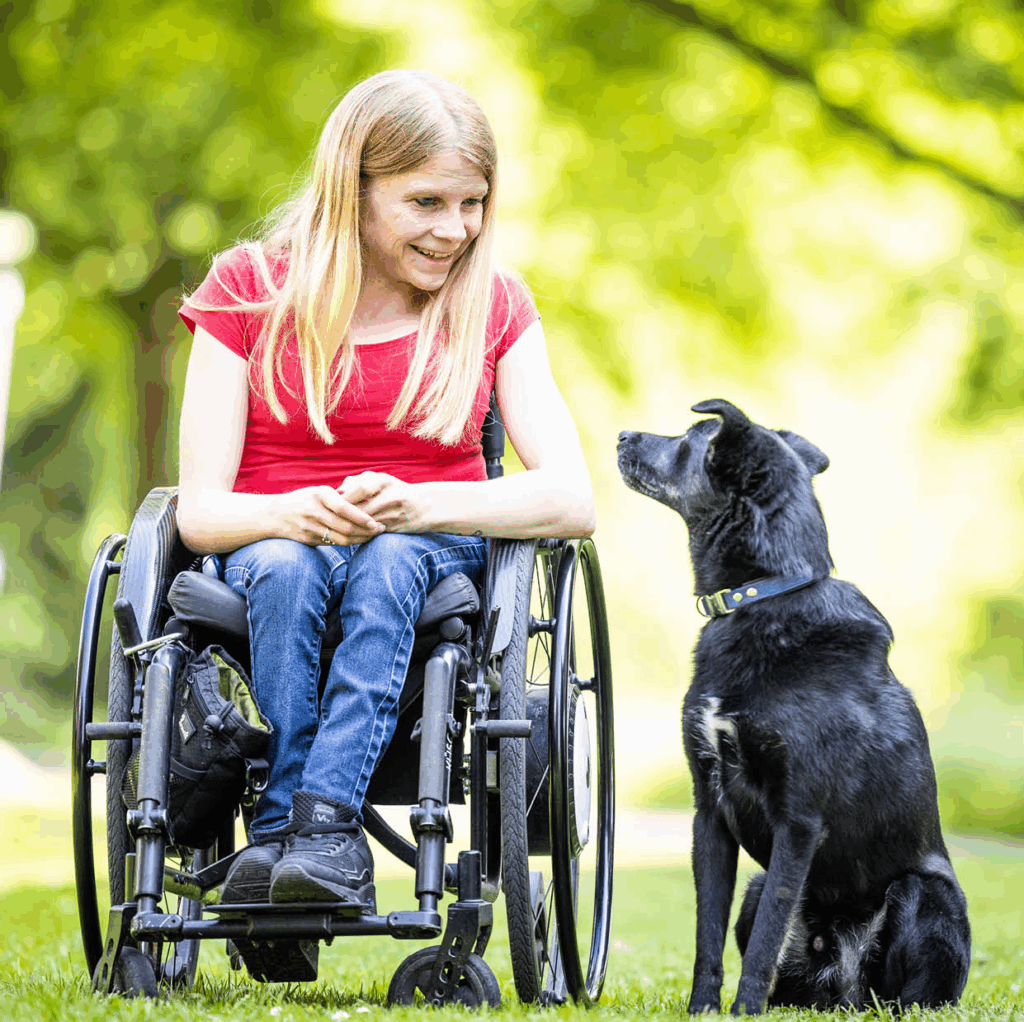 „Ich schätze Vanessa sehr. Sie geht ihrer Berufung nach und das merkt man. Es wird nicht standardmäßig versucht aus jedem Vierbeiner den „Superdog“ zu machen, sondern einen angenehmen Alltag zu schaffen, wo sich Hund und Mensch miteinander wohlfühlen. Vanessa nutzt kein festes Konzept, sondern geht dabei wirklich individuell vor.“   Sina B. aus Calberlah